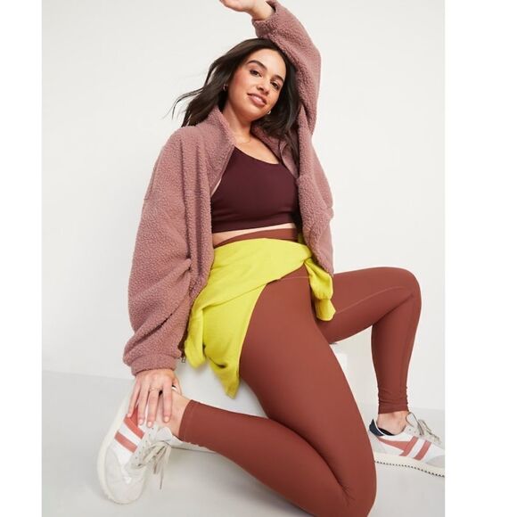 Old Navy Extra High Waisted Powersoft Hidden Pocket Leggings - Picture 2 of 11